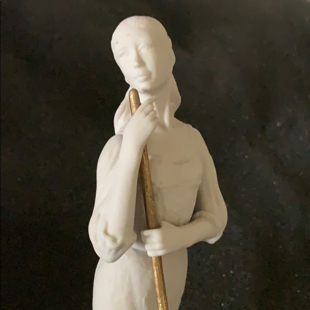 Statue - Picture 3 of 9